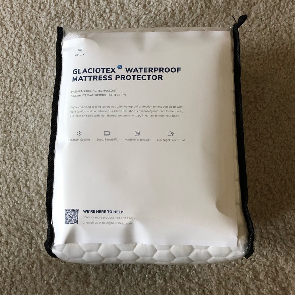(NWT) Helix GlacioTex Mattress Protector (Queen)